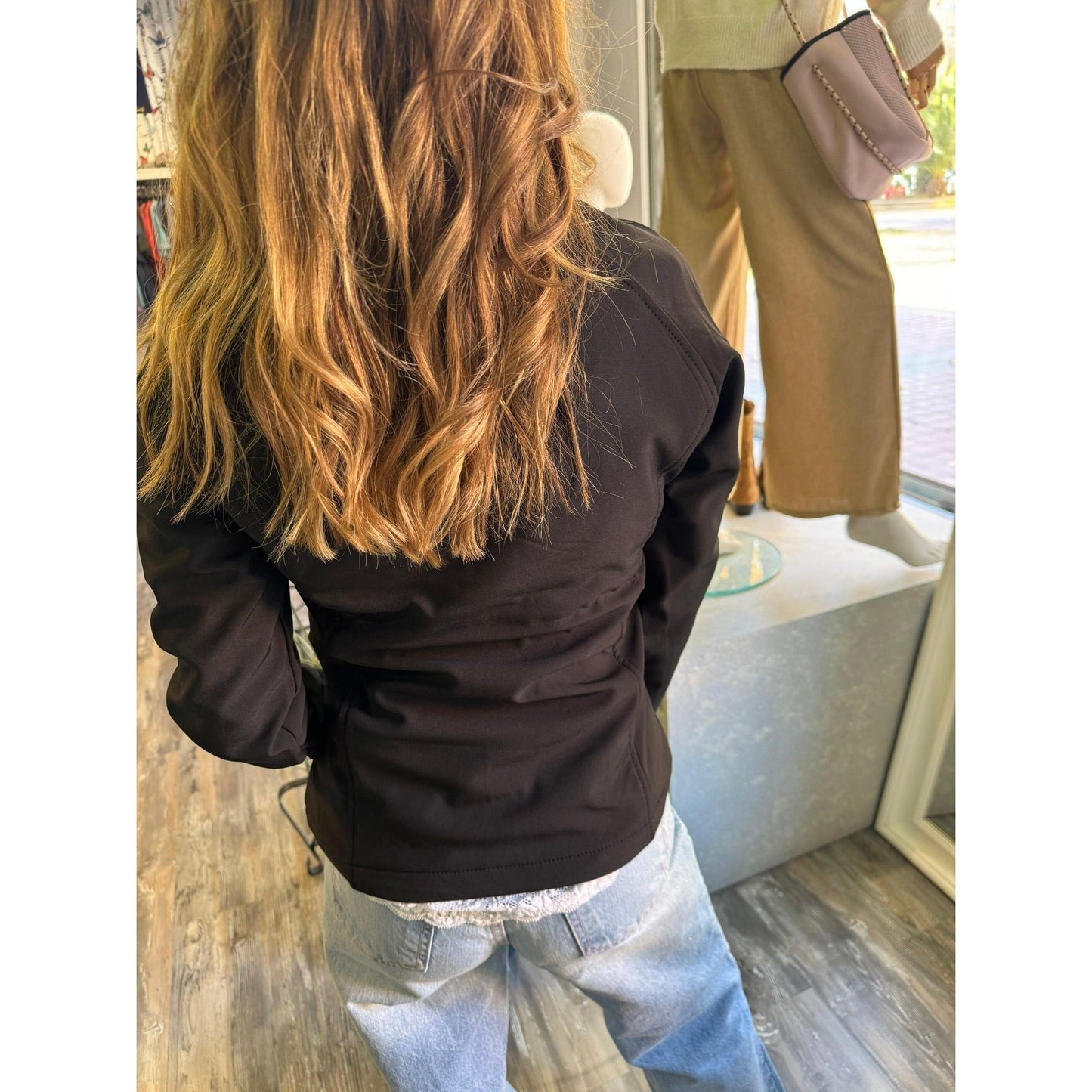 Soft Shell Negro Savior Laurel para Mujer - Resistente al Agua y Viento, Extra Cálido | Savior.sf19