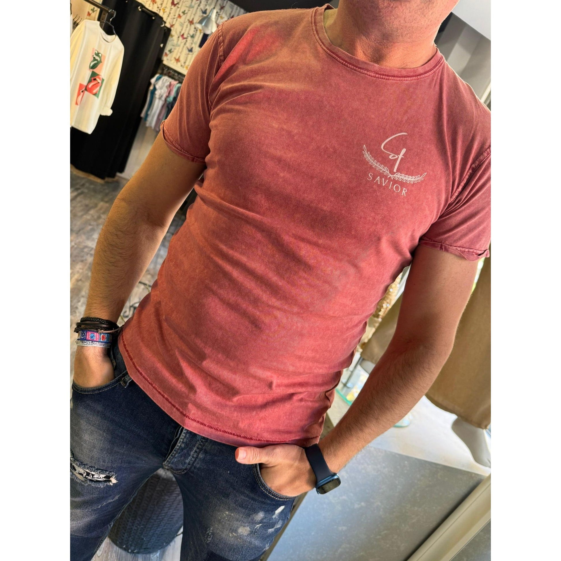 Camiseta Teja con Logo Laurel y Efecto Jeans para Hombre - Algodón de Alta Calidad | Savior.sf19