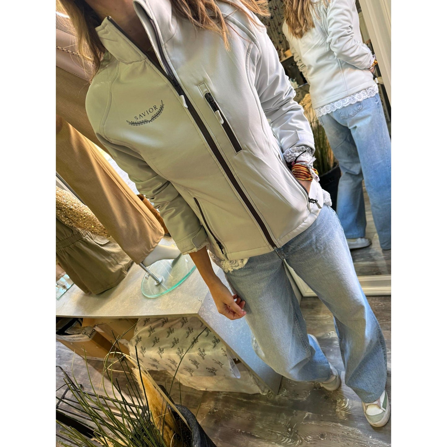 Soft Shell Blanco Roto Savior Laurel para Mujer - Resistente al Agua y Viento, Extra Cálido | Savior.sf19