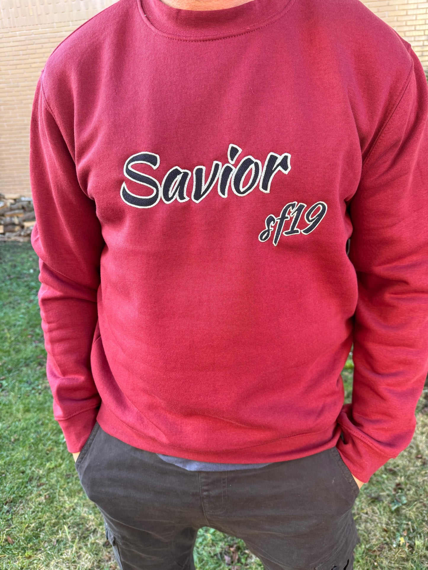 Sudadera Granate Bordada Savior Sf19 Unisex - Ecológica con Algodón Orgánico y Poliéster Reciclado | Savior.sf19