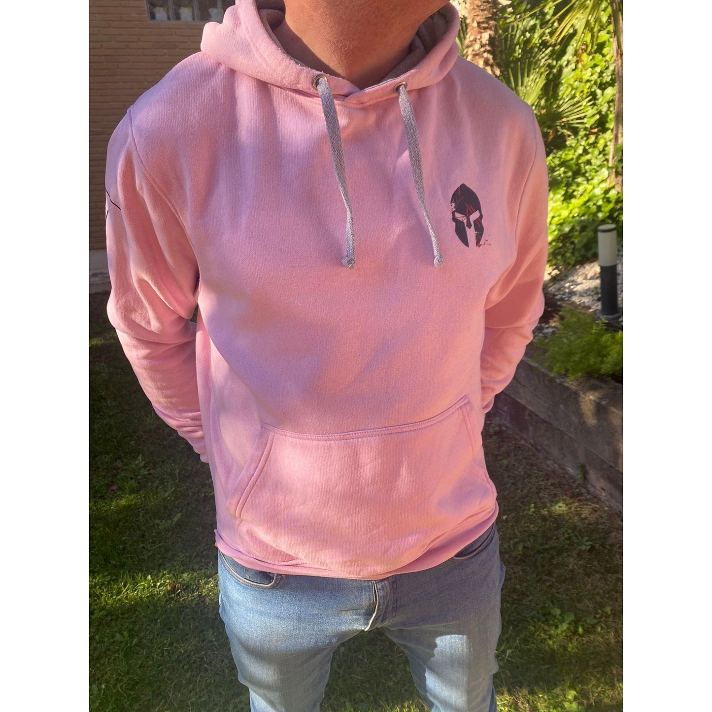 Sudadera Rosa Unisex con Capucha y Estampado Casco - Confort y Estilo | Savior.sf19